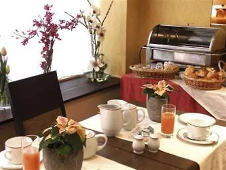 ديه ناسيو سان جيرمان فندق 3*