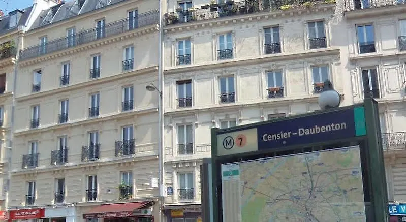 Des Nations Saint Germain פריז